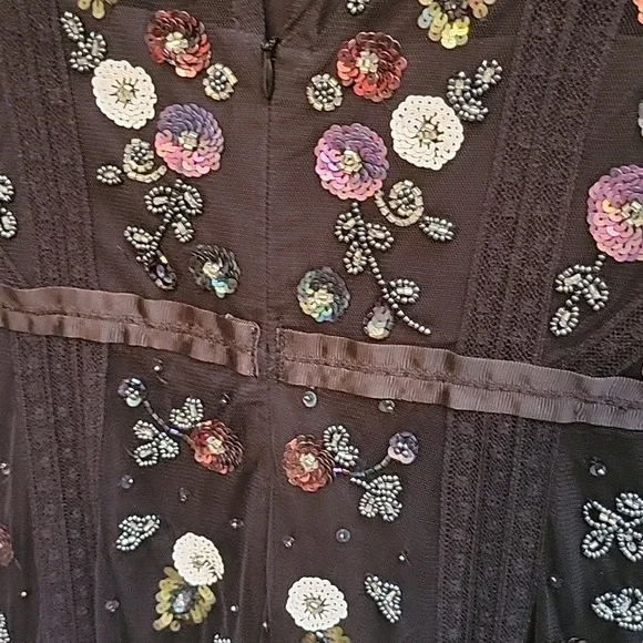 Chelsea & Violet black dress size 6 with sequined flowers - Picture 6 of 7